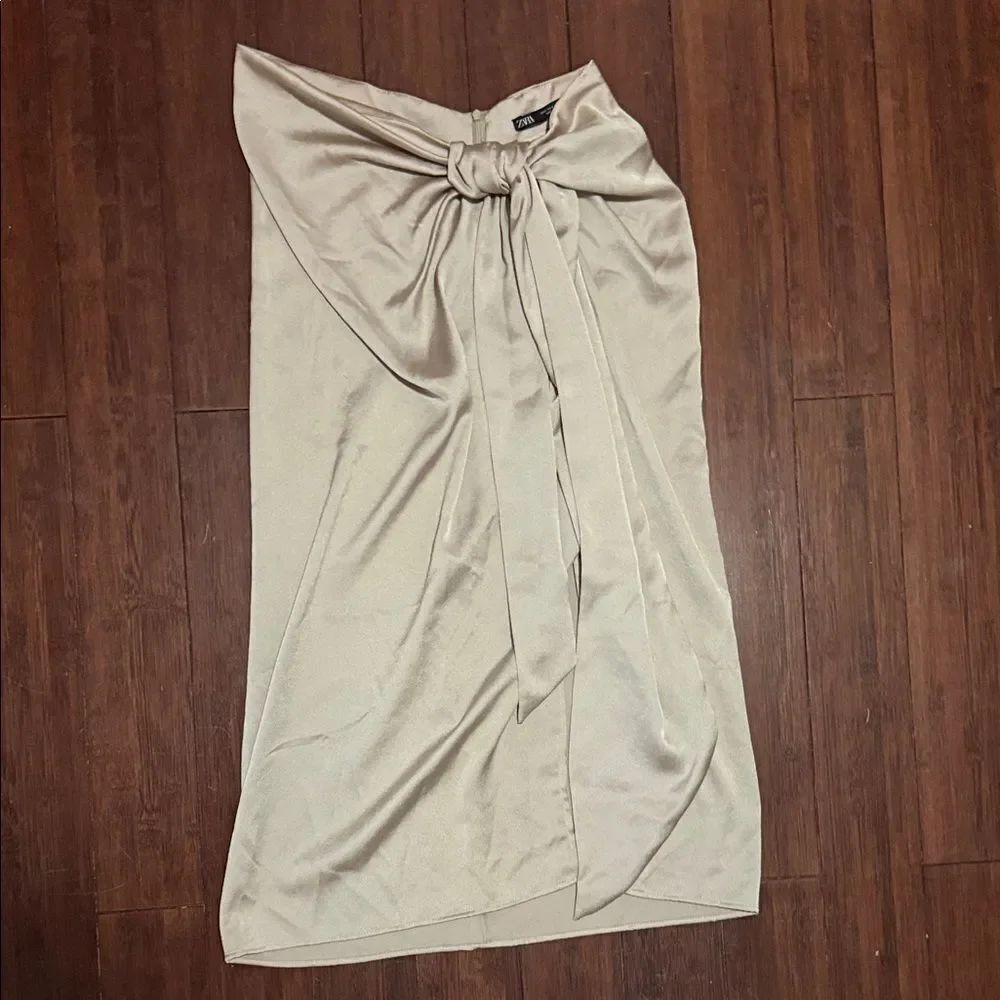 Zara Beige Tie-Front Midi Skirt Skit Gold Knot Size Medium Womens Skirt